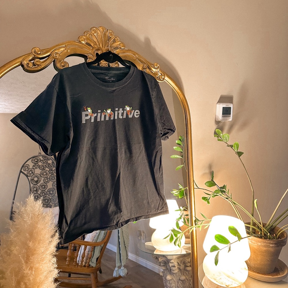 Primitive Tee🐸
